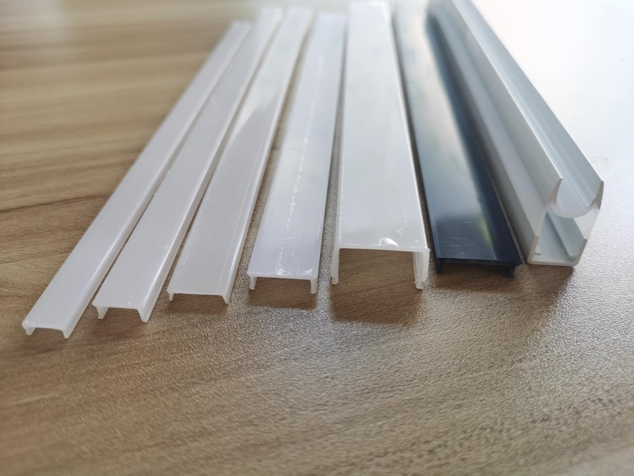 Analisis Penyebab dan Penanggulangan Ketebalan Dinding yang Tidak Merata pada Produksi PC Extrusion Diffuser