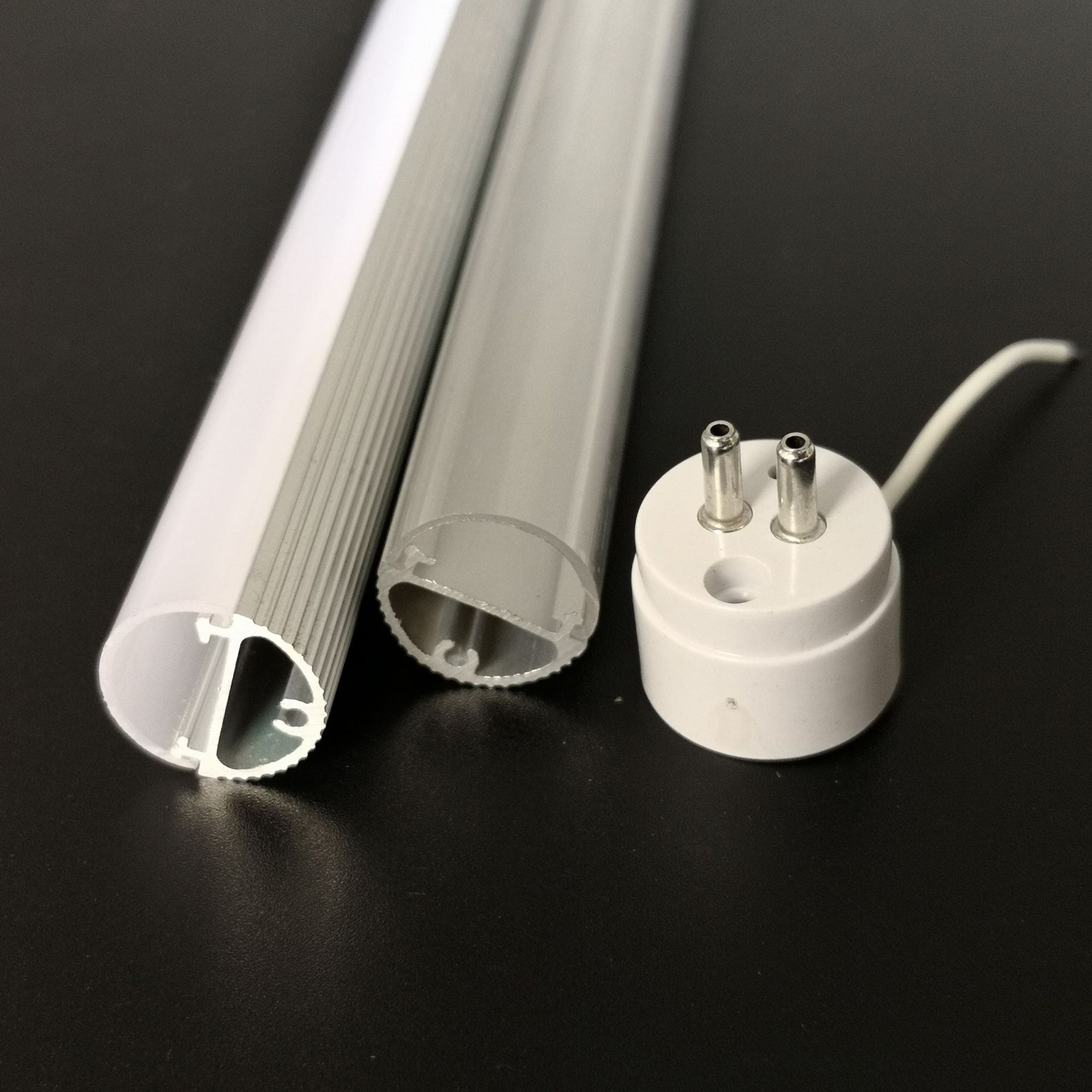 Mana yang lebih baik, tabung LED T5 atau strip lampu LED